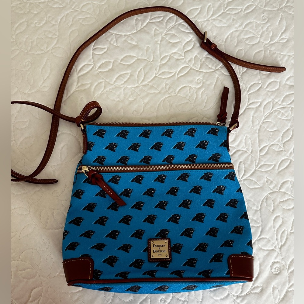 Dooney & Bourke Carolina Panthers crossbody purse💙